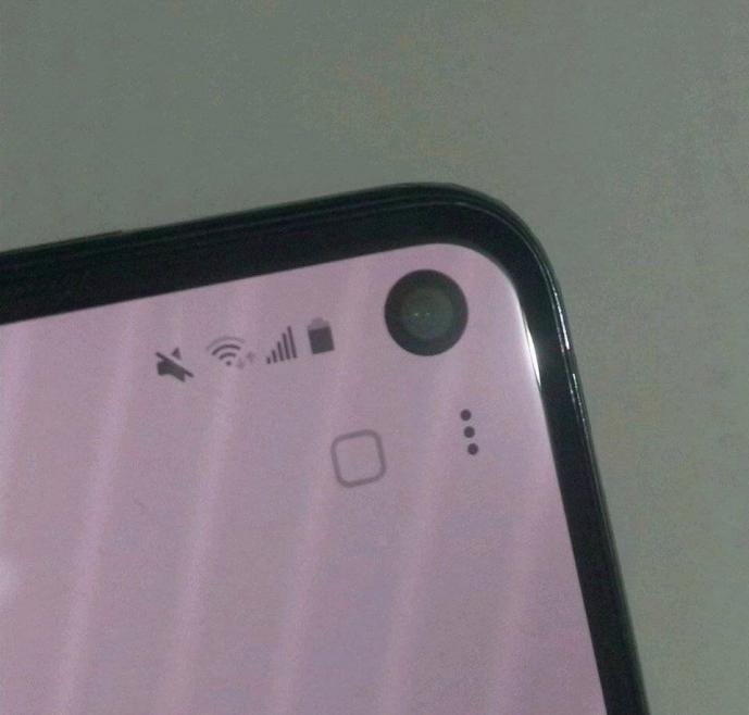 Galaxy S10e Live Images Shows Infinity-o Screen