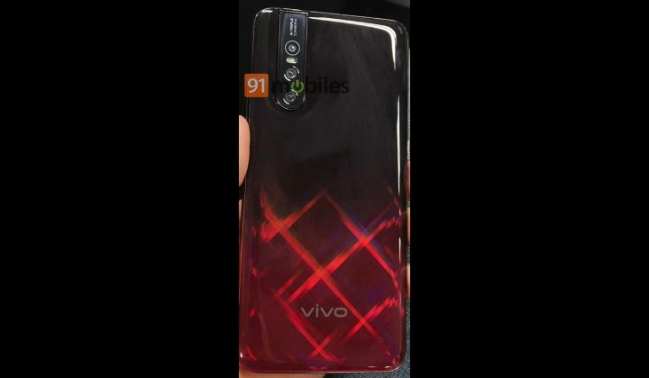 Vivo V15 Pro Live Shot Leaks Incredible Gradient Design, Triple Camera Setup