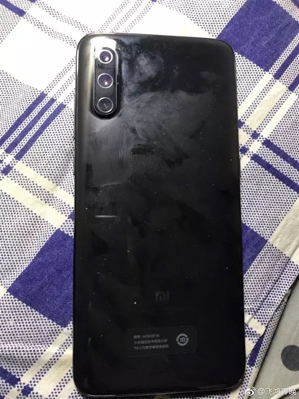 Unlucky Consumer Gets Xiaomi Mi 9 With No An Led Flash