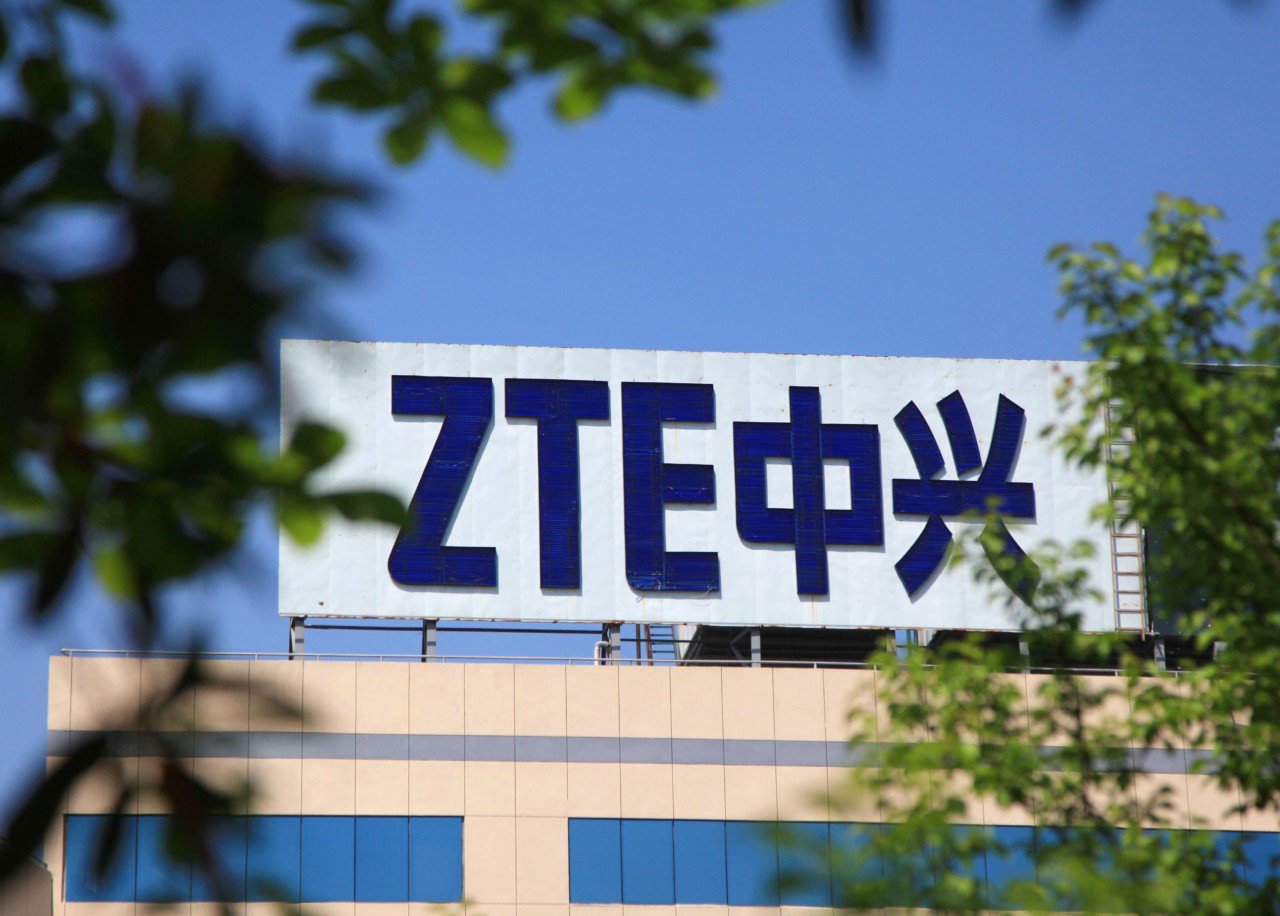 ZTE posts a record $1 billion loss